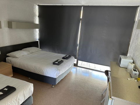 Overlander Hotel - Accommodation Sunshine Coast 1