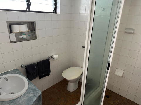 Overlander Hotel - Accommodation Sunshine Coast 3