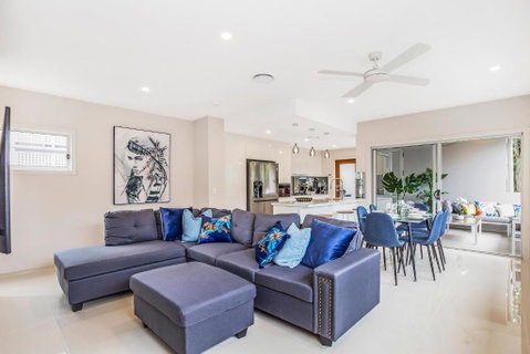 Park Avenue Luxe Townhouse Brand New Sleeps 9 - Accommodation Sunshine Coast 1