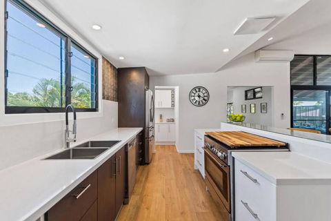 PACIFIC Stunning Coastal Home The Perfect Family Getaway - Accommodation Sunshine Coast 2