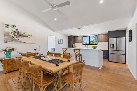 PACIFIC Stunning Coastal Home The Perfect Family Getaway - Accommodation Sunshine Coast 3
