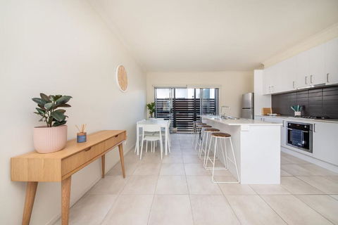Page Seven By Property Mums - Accommodation Sunshine Coast 1