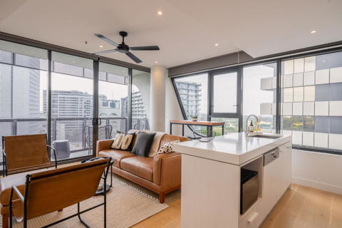 Panoramic View - Albert Park Lake & Shrine Views - Accommodation Sunshine Coast 1