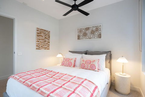 Panoramic View - Albert Park Lake & Shrine Views - Accommodation Sunshine Coast 3