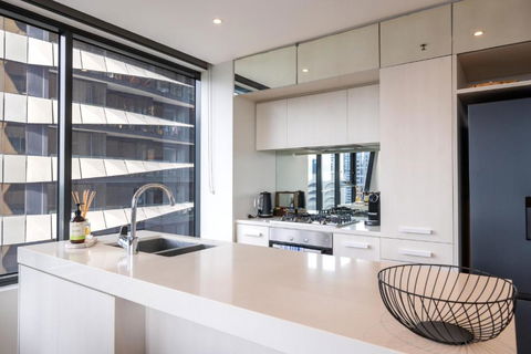 Panoramic View - Albert Park Lake & Shrine Views - Accommodation Sunshine Coast 2