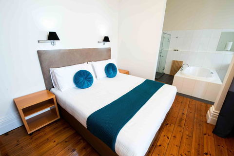 Park Hotel - Accommodation Sunshine Coast 2