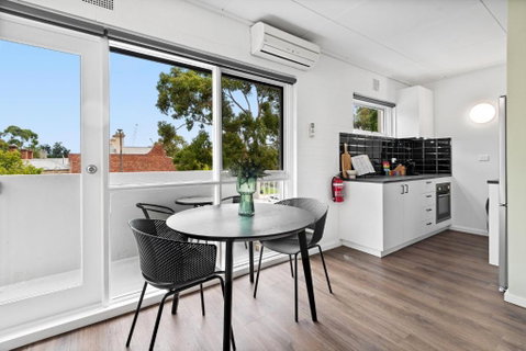 Peaceful 1-Bed Apartment Near The City Centre - Accommodation Sunshine Coast 2