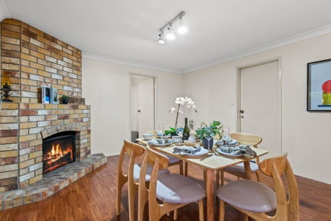 Peaceful 4BR At Sunnybank CBD With 2Parking Yard And Mall - Accommodation Sunshine Coast 0