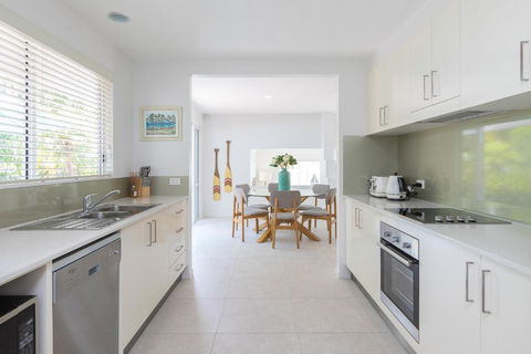 Peaceful Holiday Living, Noosa Heads - Accommodation Sunshine Coast 1