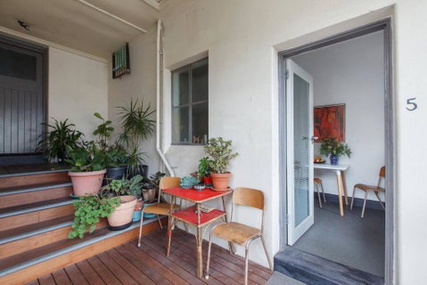 Parkside Hideaway - Beautiful Art Deco Near Zoo - Accommodation Sunshine Coast 2