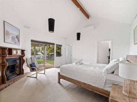 Pelicans View A Riverside Retreat - Accommodation Sunshine Coast 1