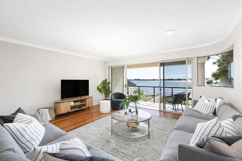 Panoramic Water View Apartment - Accommodation Sunshine Coast 2
