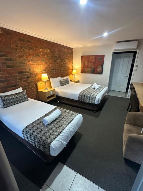 Pevensey Motor Lodge - Accommodation Sunshine Coast 1