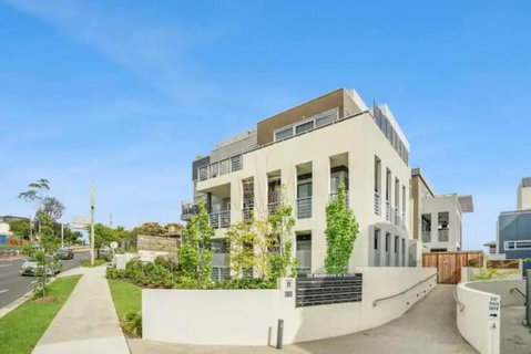 Penthouse With Awesome City View - Accommodation Sunshine Coast 2