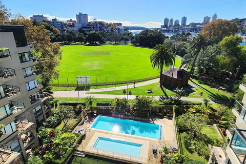Penthouse With Private Terrace, Parking + 2 Pools - Accommodation Sunshine Coast 3