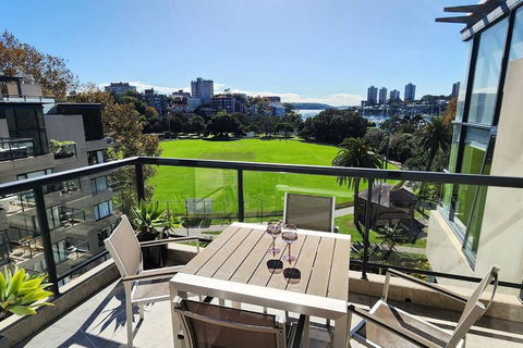 Penthouse With Private Terrace, Parking + 2 Pools - Accommodation Sunshine Coast 2