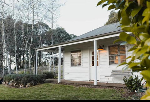 Peony Farm Pink Cottage - Accommodation Sunshine Coast 1