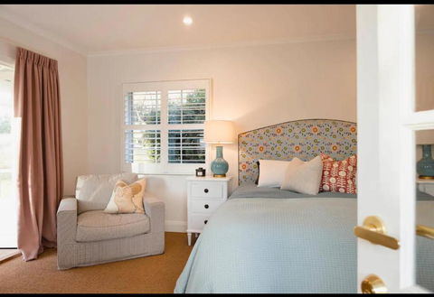 Peony Farm Pink Cottage - Accommodation Sunshine Coast 3