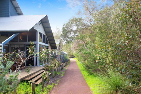 PEPPY TREE HOUSE - Accommodation Sunshine Coast 1