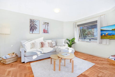 Perfect Manly Retreat, In The Heart Of Manly, Family & Couple Friendly Apartment With CAR SPOT - Accommodation Sunshine Coast 2