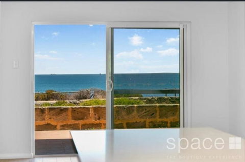 Perfect Oceanfront Cottesloe Apartment - Accommodation Sunshine Coast 2