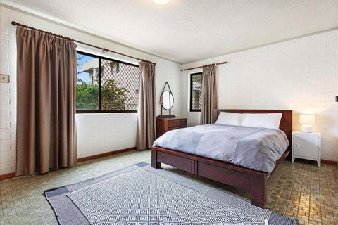 PET FRIENDLY & Super Central Retro Beach Pad! - Accommodation Sunshine Coast 0