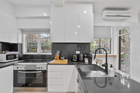Pet-Friendly Home Just Minutes From Bondi Beach - Accommodation Sunshine Coast 1
