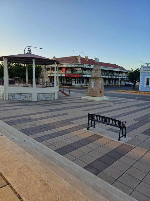 PETERBOROUGH HOTEL - Accommodation Sunshine Coast 1