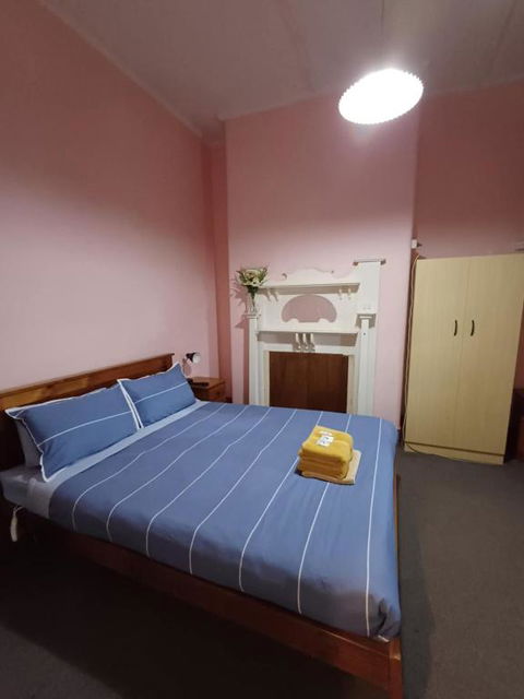 PETERBOROUGH HOTEL - Accommodation Sunshine Coast 2