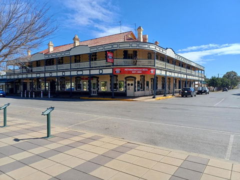 PETERBOROUGH HOTEL - Accommodation Sunshine Coast 0