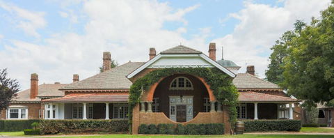 Petersons Armidale Winery And Guesthouse - Accommodation Sunshine Coast 0