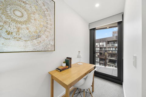 Phillip 2-Bed: Chic Interiors Amazing Amenities - Accommodation Sunshine Coast 3