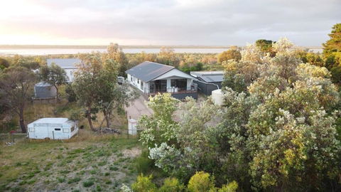 PIECE OF PARADISE, Huge 4 Bedroom Haven - Accommodation Sunshine Coast 3