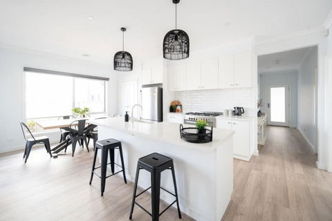 PIPER Modern Home Walk To Beach Shops Parks - Accommodation Sunshine Coast 0