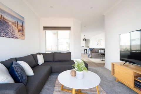 PIPER Modern Home Walk To Beach Shops Parks - Accommodation Sunshine Coast 2