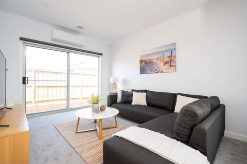 PIPER Modern Home Walk To Beach Shops Parks - Accommodation Sunshine Coast 3