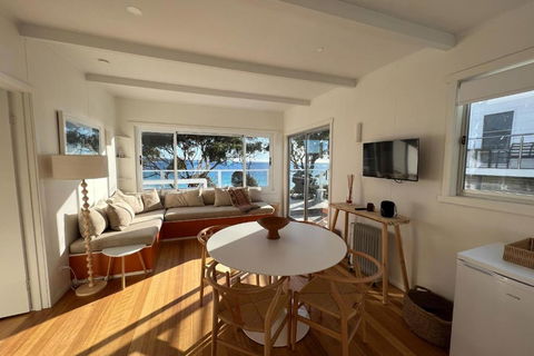 PIPI SHACK - Iconic Waterfront Shack Binalong Bay - Accommodation Sunshine Coast 2