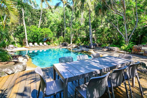 POINCIANA 101 HAMILTON ISLAND CENTRALLY LOCATED 3 BEDROOM, Plus BUGGY!! - Accommodation Sunshine Coast 1