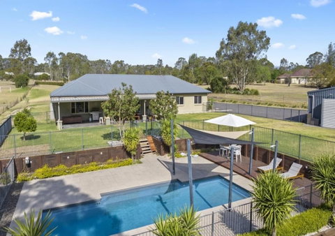Ponderosa Homestead - Accommodation Sunshine Coast 0