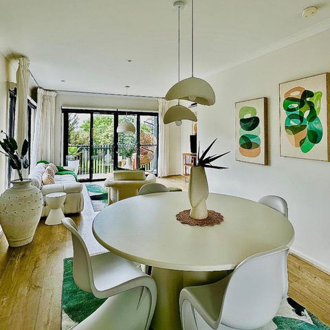 Position Perfection- Mornington - Accommodation Sunshine Coast 0