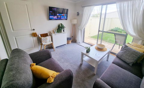 Queen Bed Apartment- No Sharing, Your Very Own Space - Accommodation Sunshine Coast 1