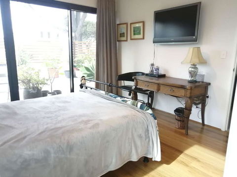Private & Cosy! Master Bedroom In Perth With Garden View - Accommodation Sunshine Coast 1