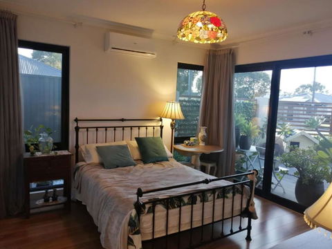 Private & Cosy! Master Bedroom In Perth With Garden View - Accommodation Sunshine Coast 0