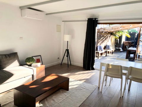 Quite, Quaint & Private Guesthouse, Sleeps 6 - Accommodation Sunshine Coast 2