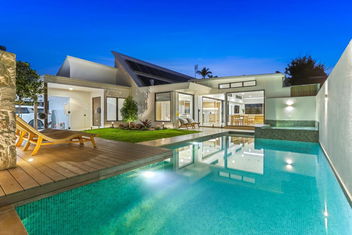 Raven6, Noosa Sound with Accommodation Sunshine Coast