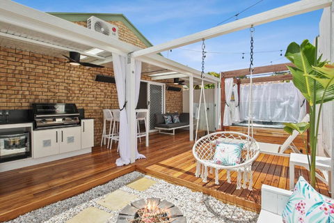 Private Outdoor Spa, Fire Pit - THE RETREAT COOLUM BEACH - Accommodation Sunshine Coast 2