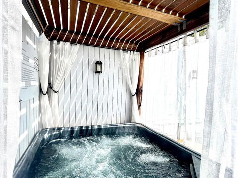 Private Outdoor Spa, Fire Pit - THE RETREAT COOLUM BEACH - Accommodation Sunshine Coast 3