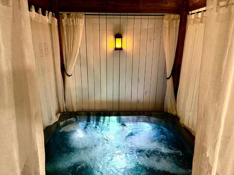 Private Outdoor Spa, Fire Pit - THE RETREAT COOLUM BEACH - Accommodation Sunshine Coast 0