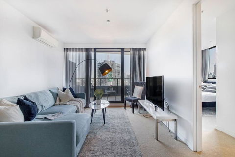 Premium Albert Park Grand Prix Apartment By Ready Set Host - Accommodation Sunshine Coast 0