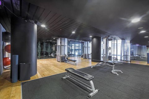 Premium Albert Park Grand Prix Apartment By Ready Set Host - Accommodation Sunshine Coast 2